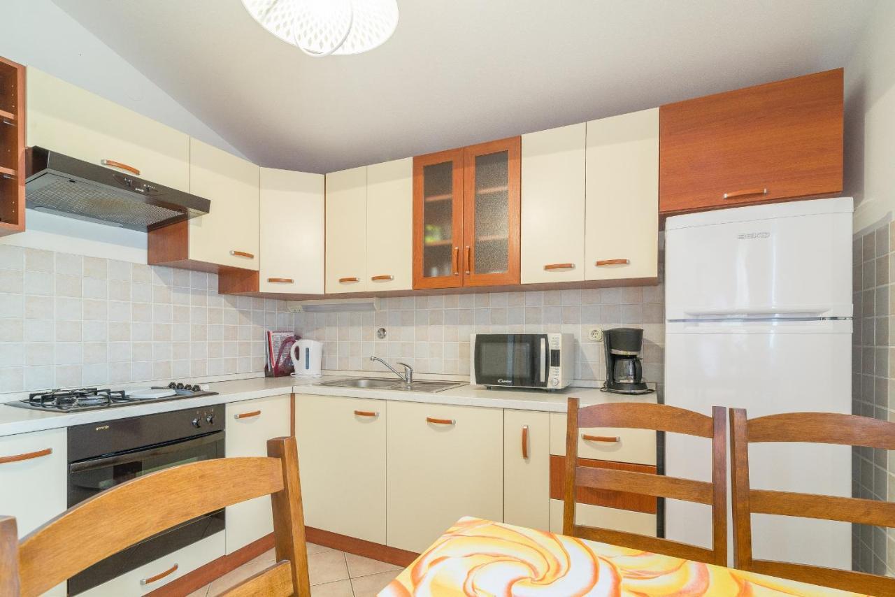 Apartments Puskaric Vir Bagian luar foto