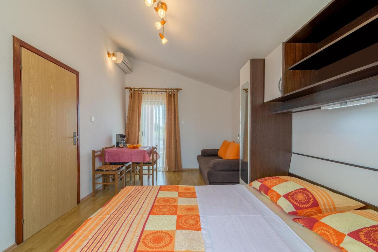 Apartments Puskaric Vir Bagian luar foto